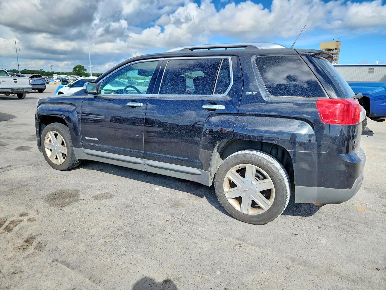 2010 GMC Terrain - Image 2