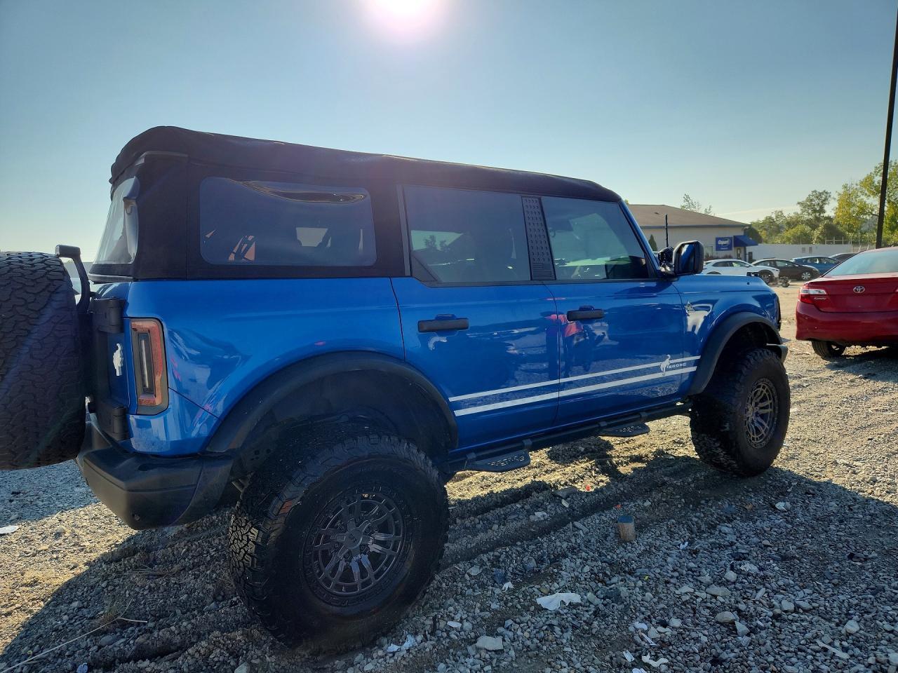 2023 Ford Bronco Base - Image 3