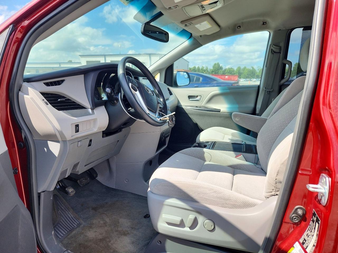 2017 Toyota Sienna Le - Фото 7
