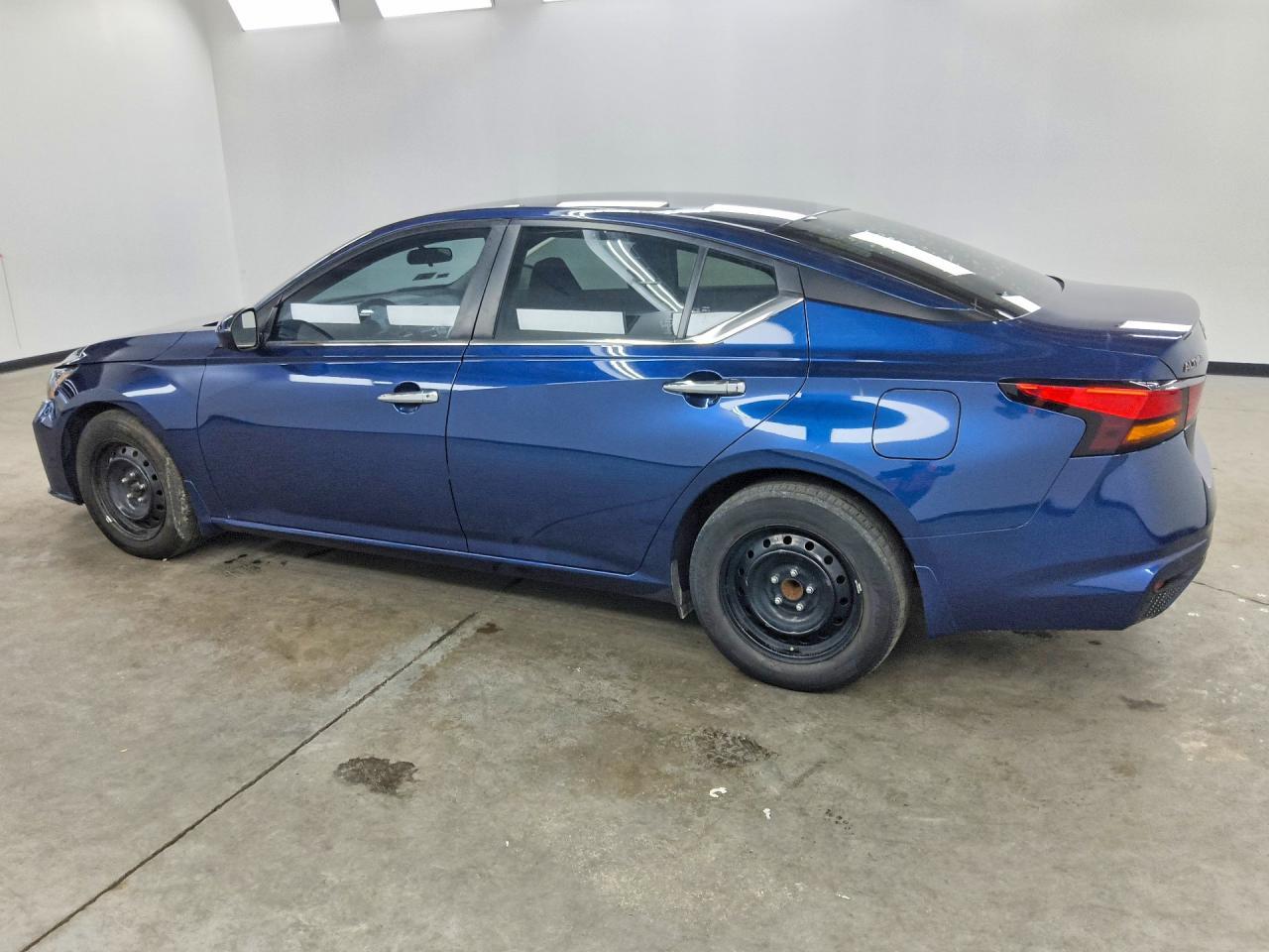 2023 Nissan Altima S - Фото 2