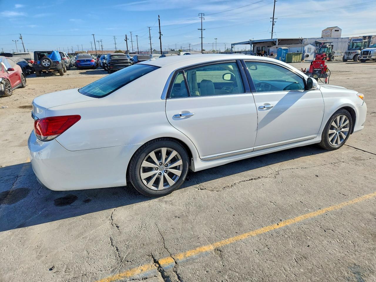 2011 Toyota Avalon Limited - Фото 3
