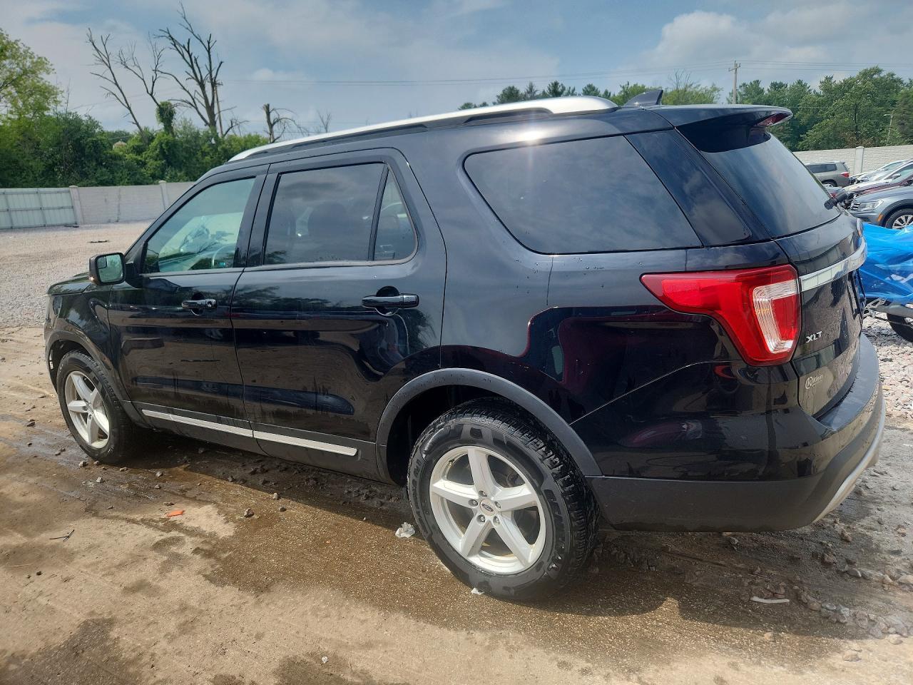 2016 Ford Explorer Xlt - Фото 2