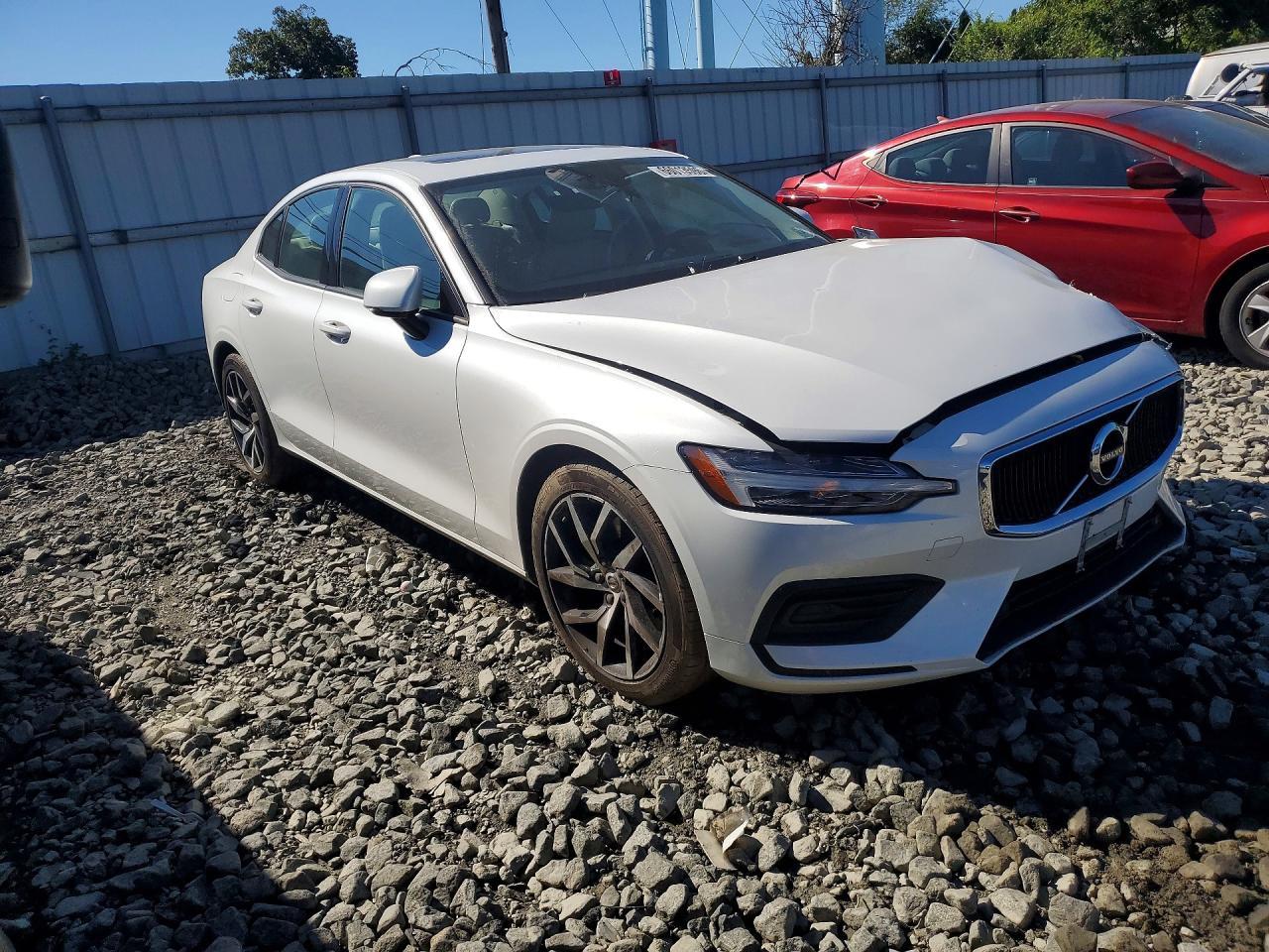 2020 Volvo S60 T6 Momentum - Image 4