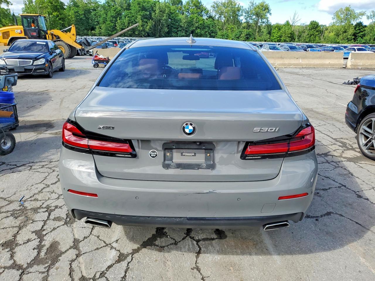 2021 BMW 530 Xi - Фото 6