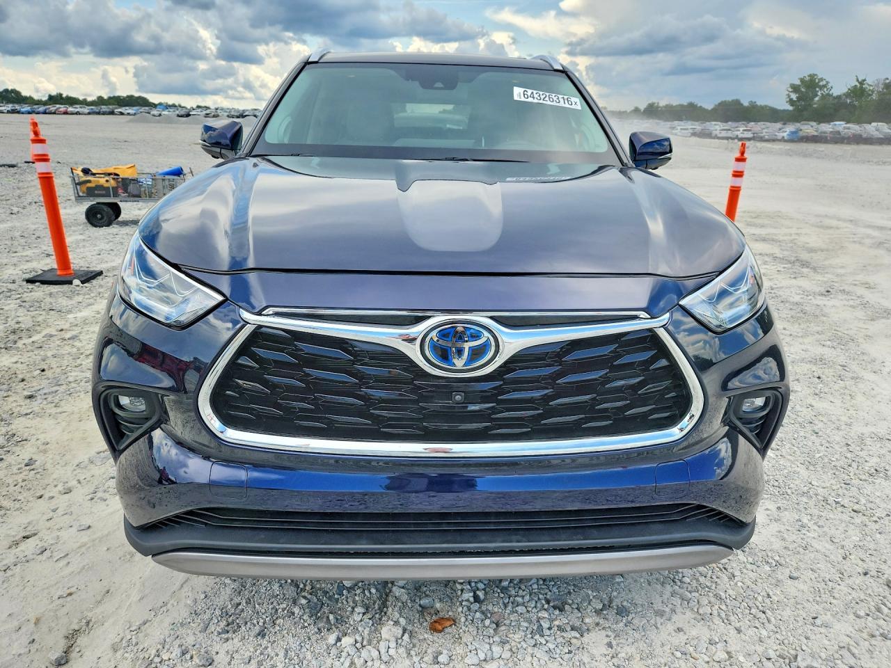 2024 Toyota Highlander Hybrid Platinum - Image 5