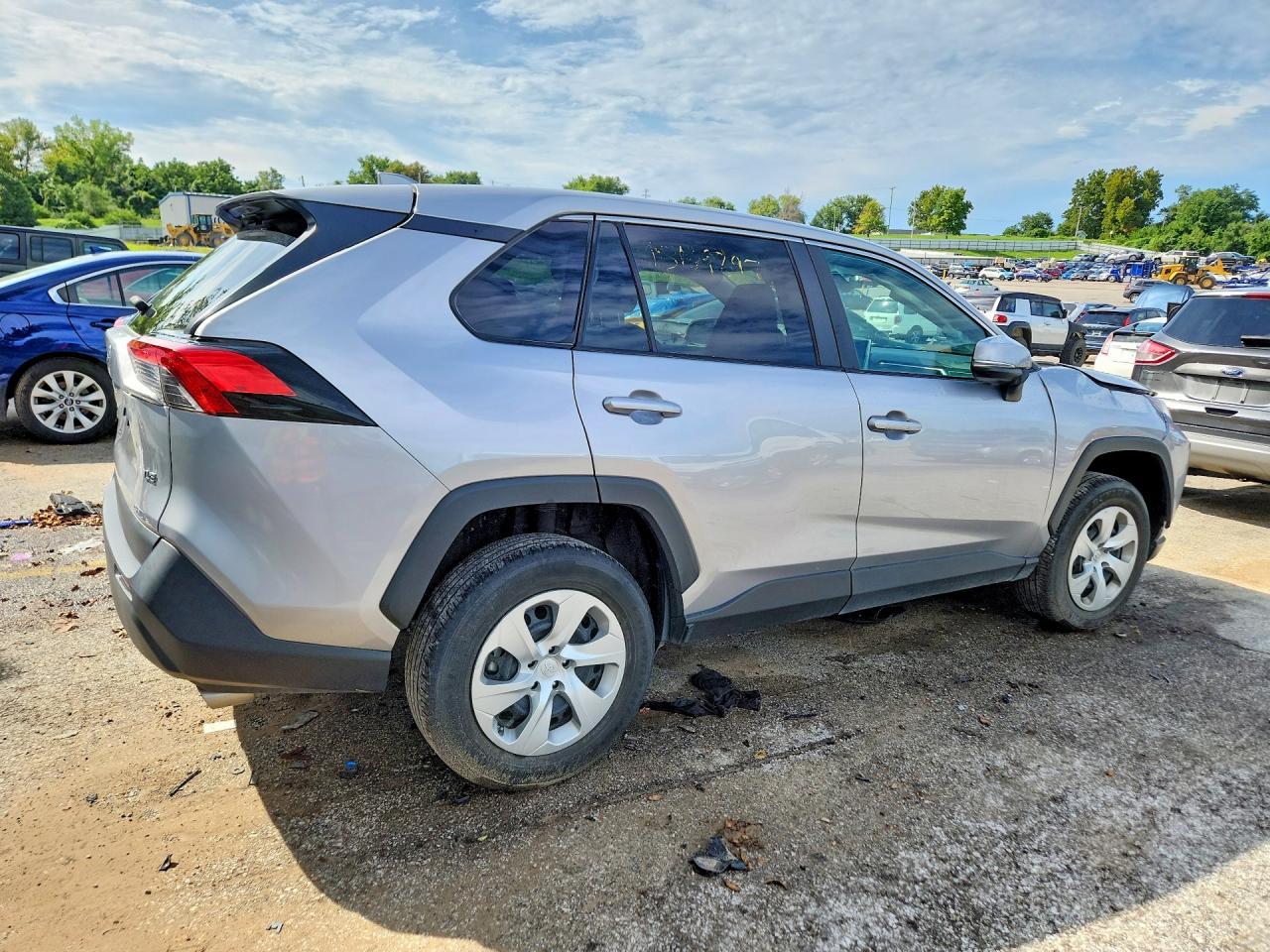 2023 Toyota Rav4 Le - Image 3
