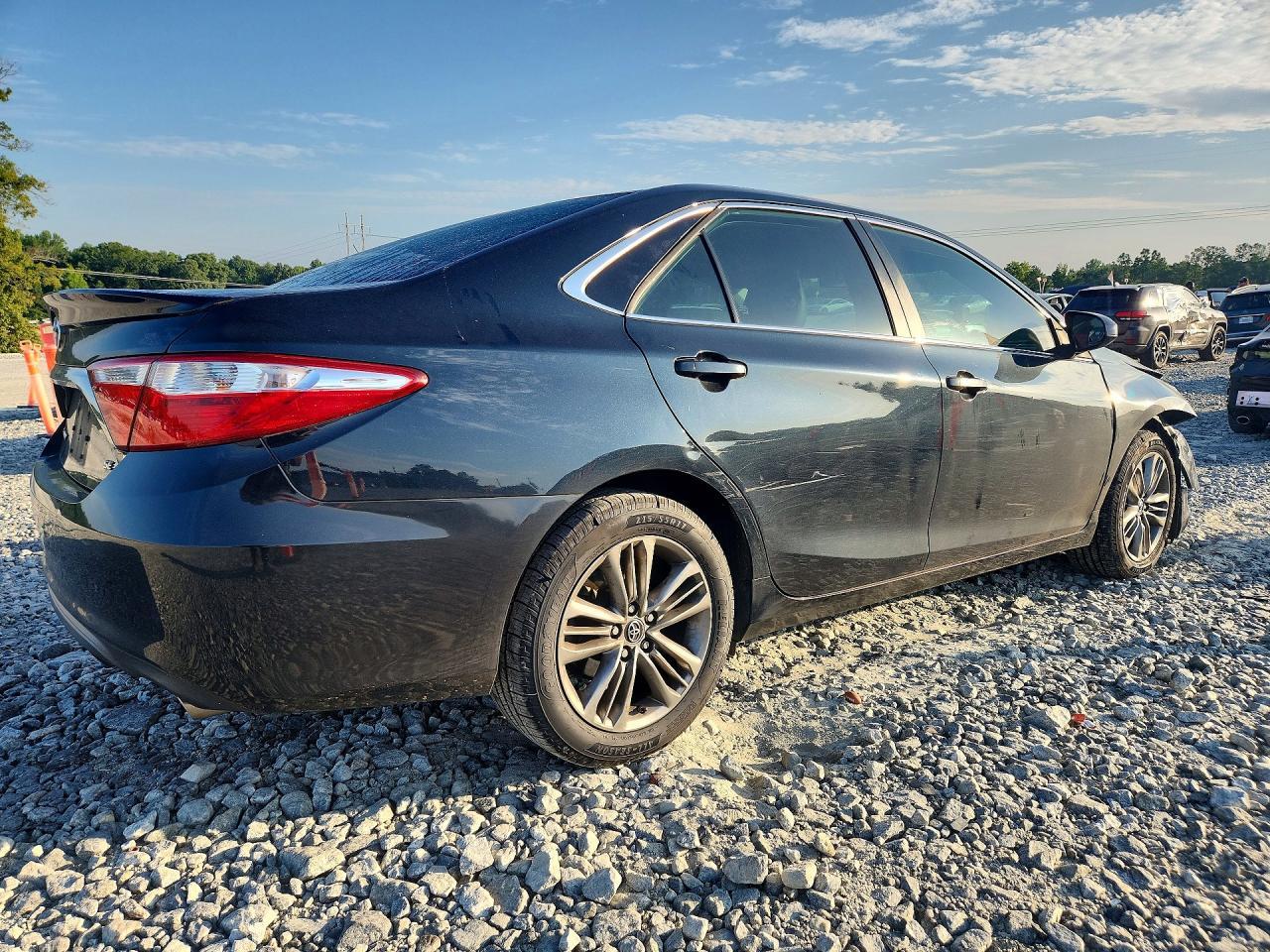2016 Toyota Camry Se - Фото 3