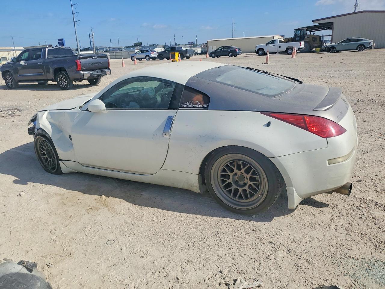 2004 Nissan 350Z Base - Image 2