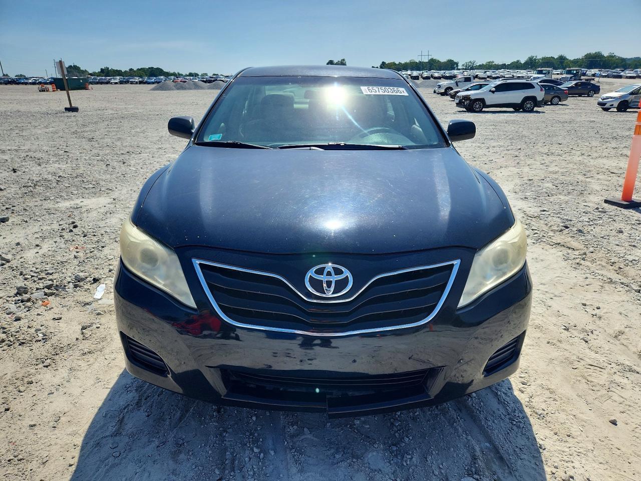 2011 Toyota Camry Le - Image 5