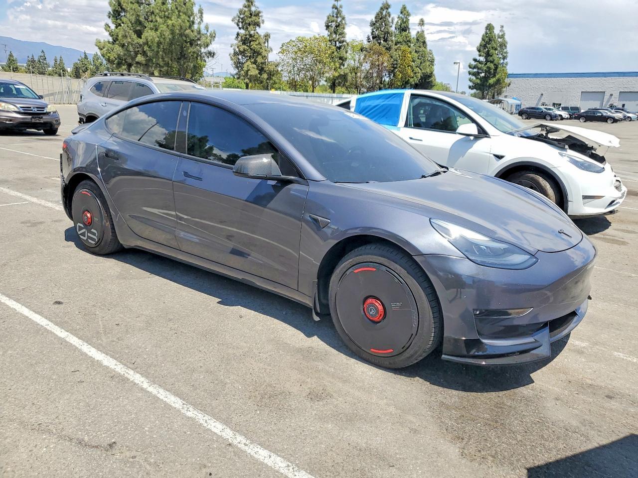 2023 Tesla Model 3 - Фото 4