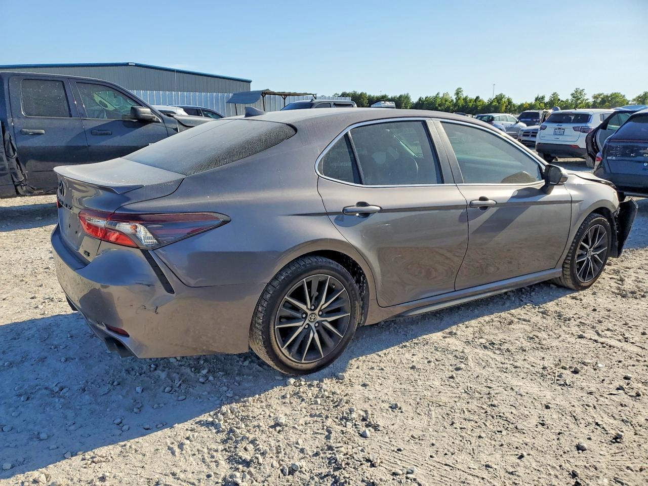 2022 Toyota Camry Se - Фото 3
