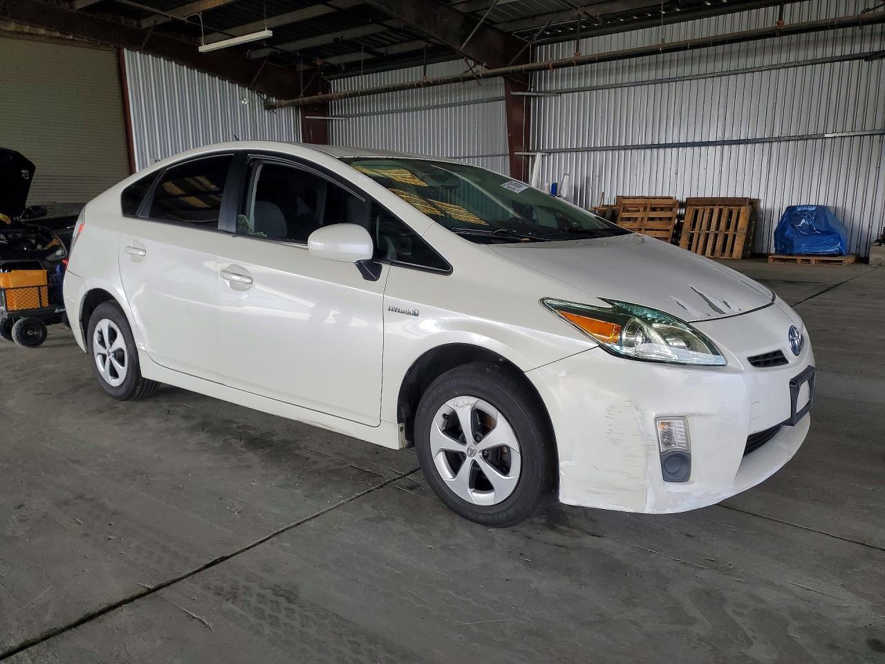 2011 Toyota Prius Three - Фото 4