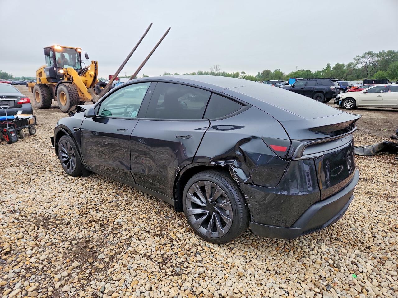 2026 Tesla Model Y - Фото 2