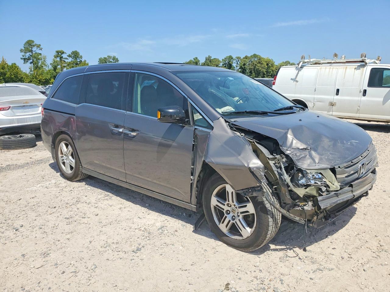 2013 Honda Odyssey Touring - Image 4