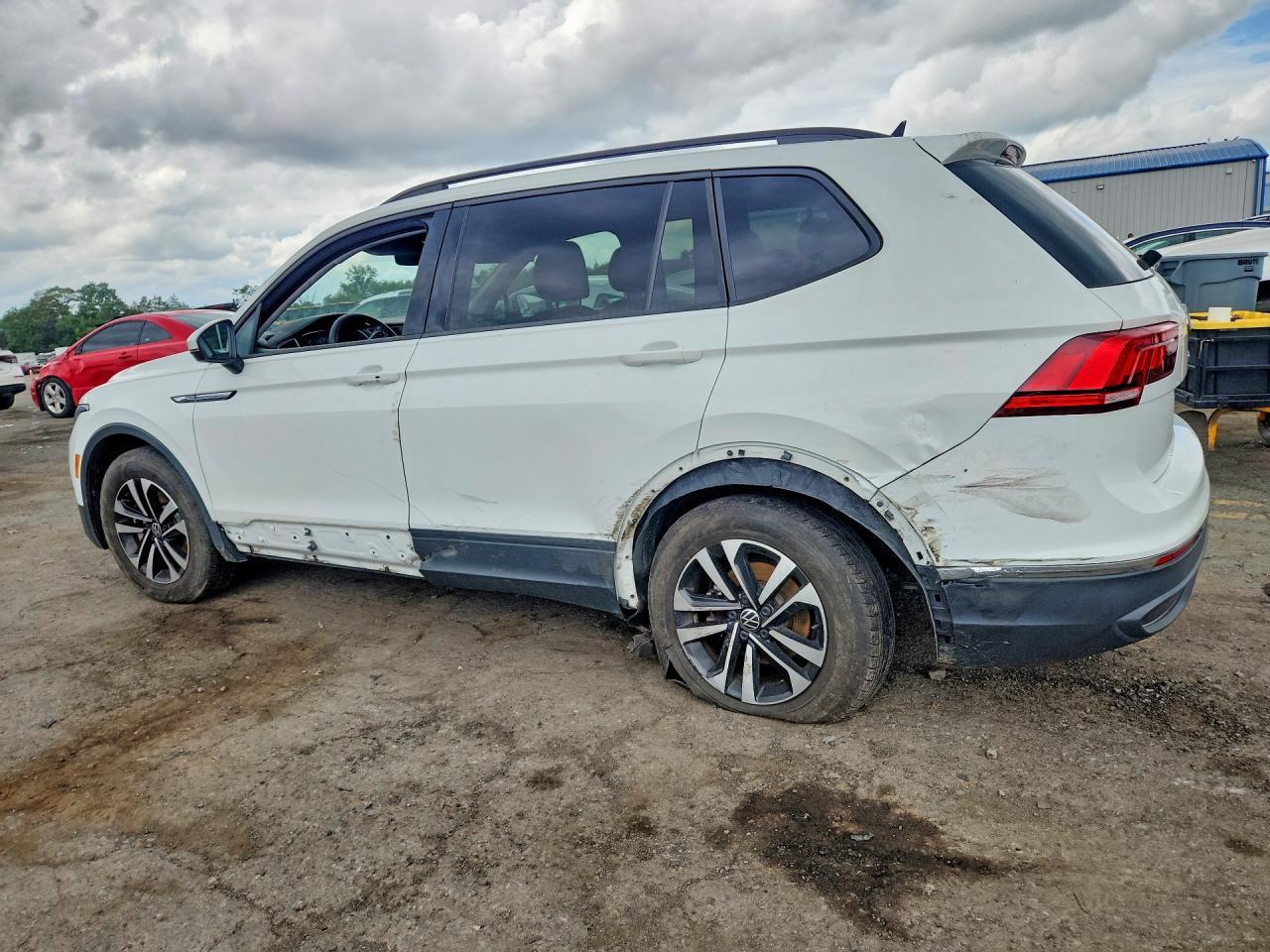 2023 Volkswagen Tiguan S - Фото 2