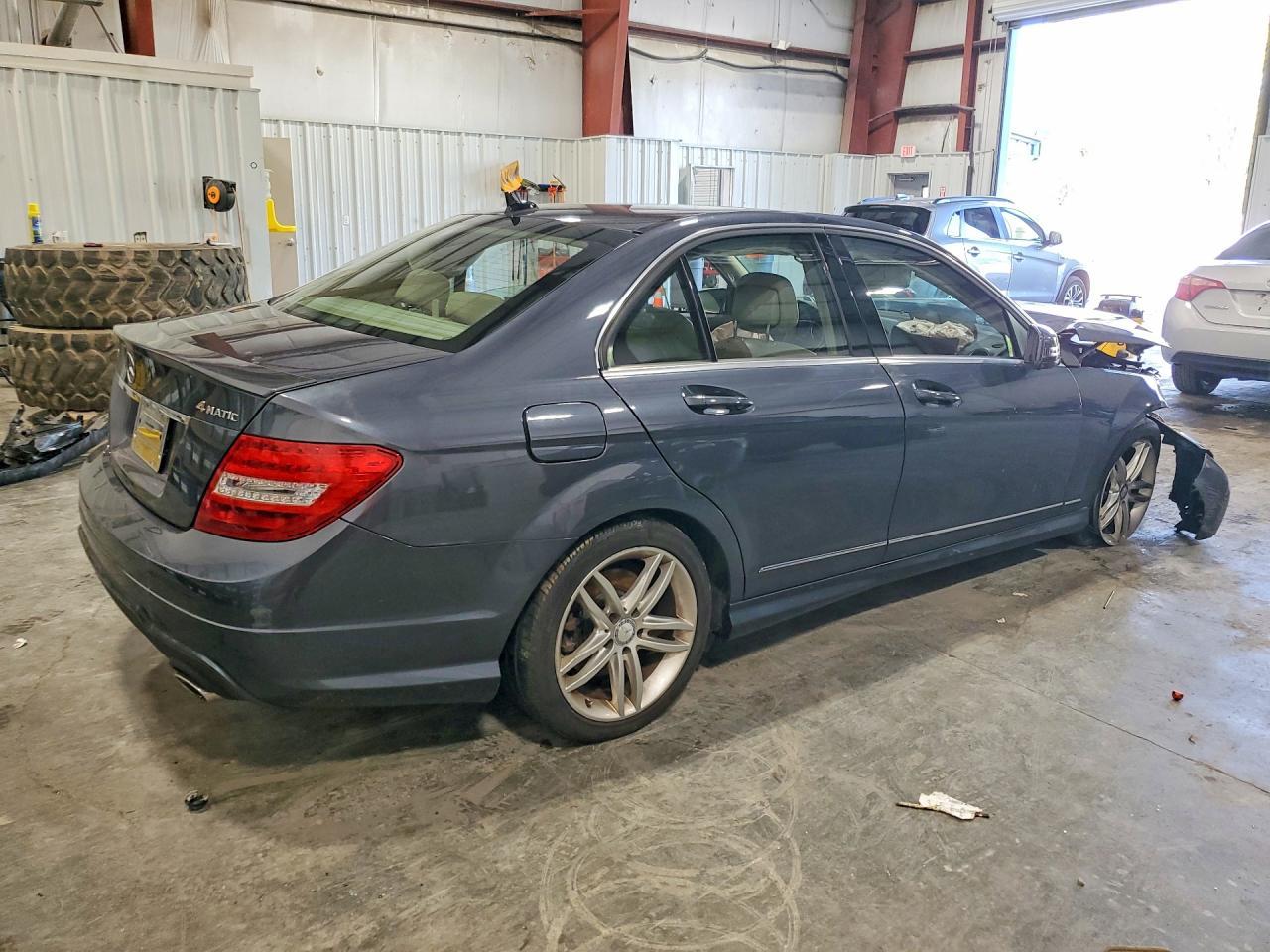 2014 Mercedes-Benz C 300 4Matic - Фото 3