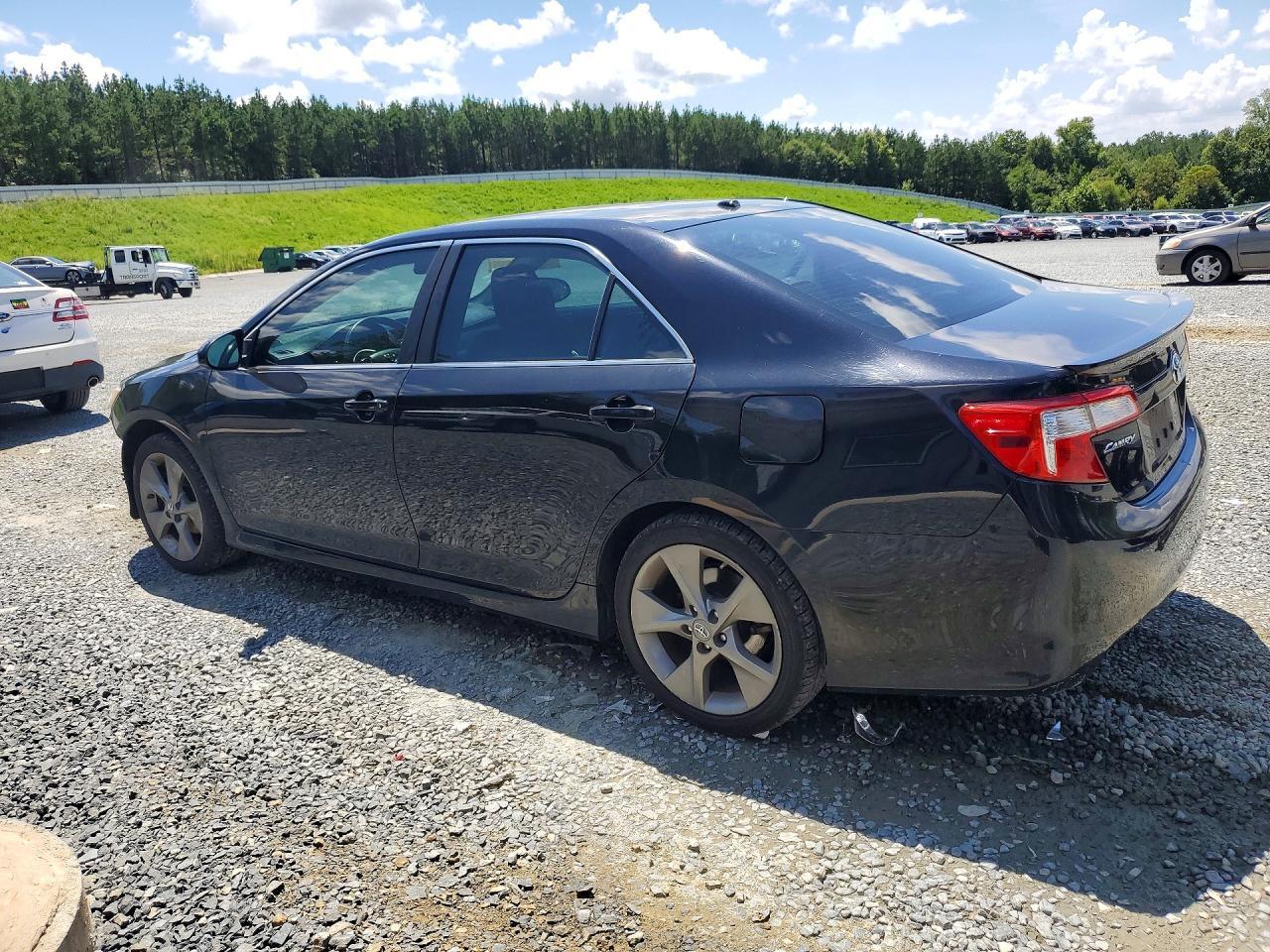 2012 Toyota Camry Se V6 - Image 2