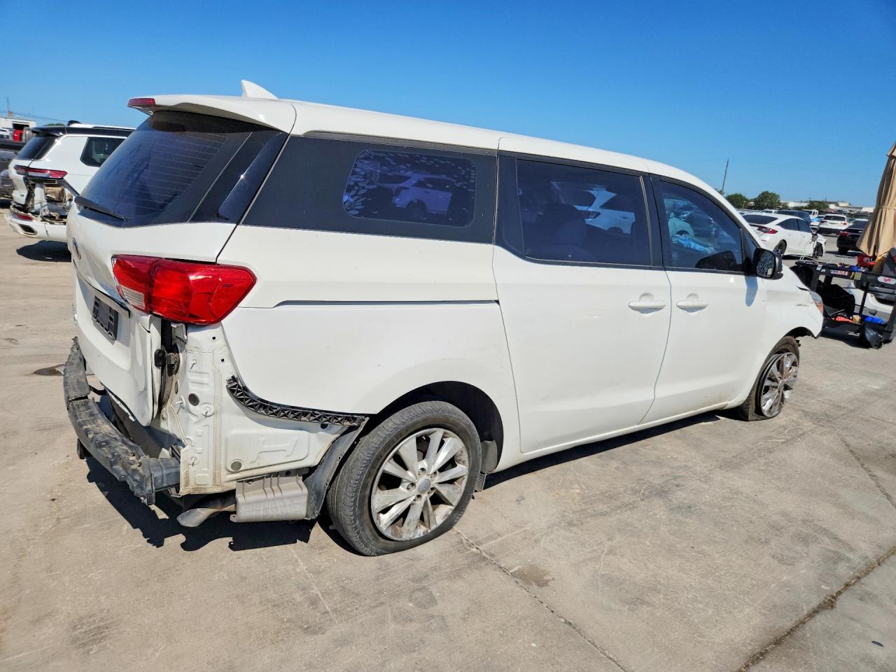 2015 Kia Sedona L - Фото 3