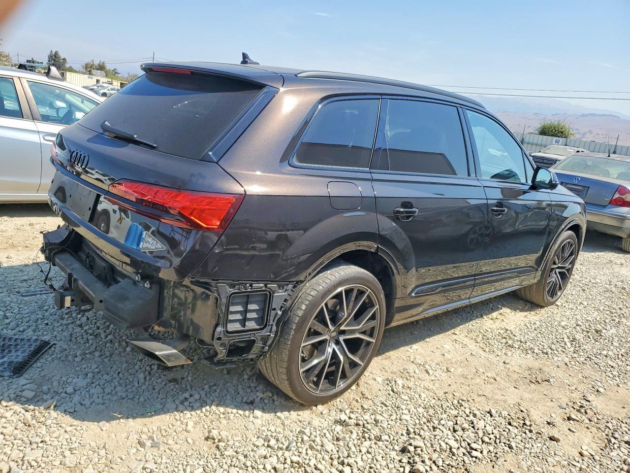 2025 Audi Q7 Prestige - Image 3