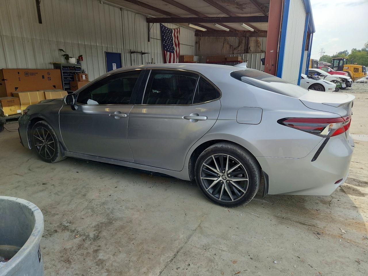2024 Toyota Camry Se - Фото 2