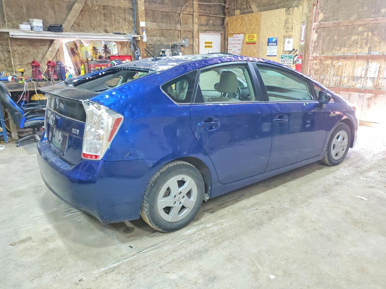 2011 Toyota Prius Three - Фото 3