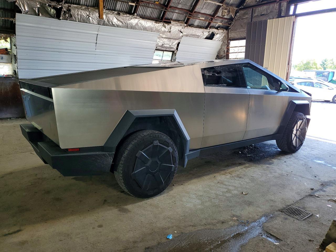2024 Tesla Cybertruck - Image 3