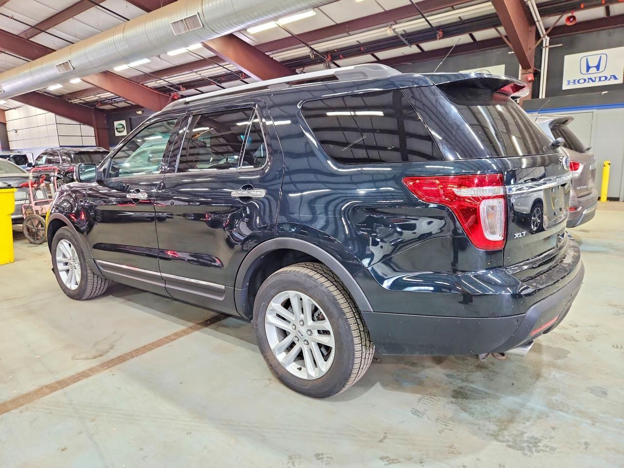 2015 Ford Explorer Xlt - Фото 2