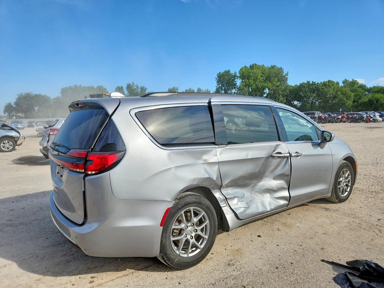 2021 Chrysler Pacifica Touring - Image 3