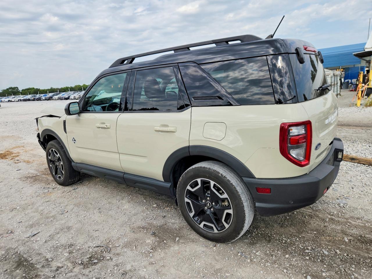 2024 Ford Bronco Sport Outer Banks - Image 2