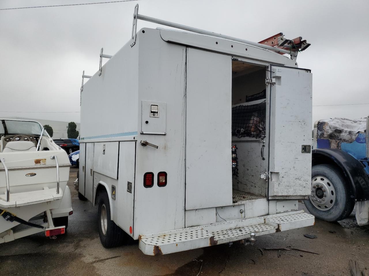 2011 Ford Econoline E350 Super Duty Cutaway Van - Image 2