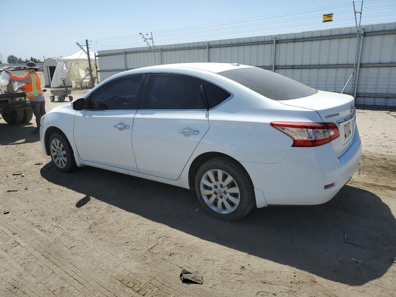 2015 Nissan Sentra S - Фото 2
