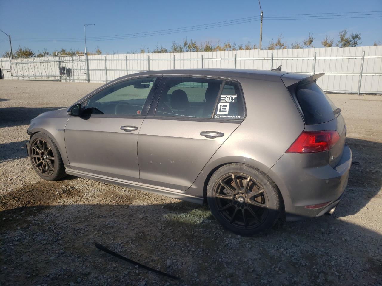 2017 Volkswagen Golf R - Image 2