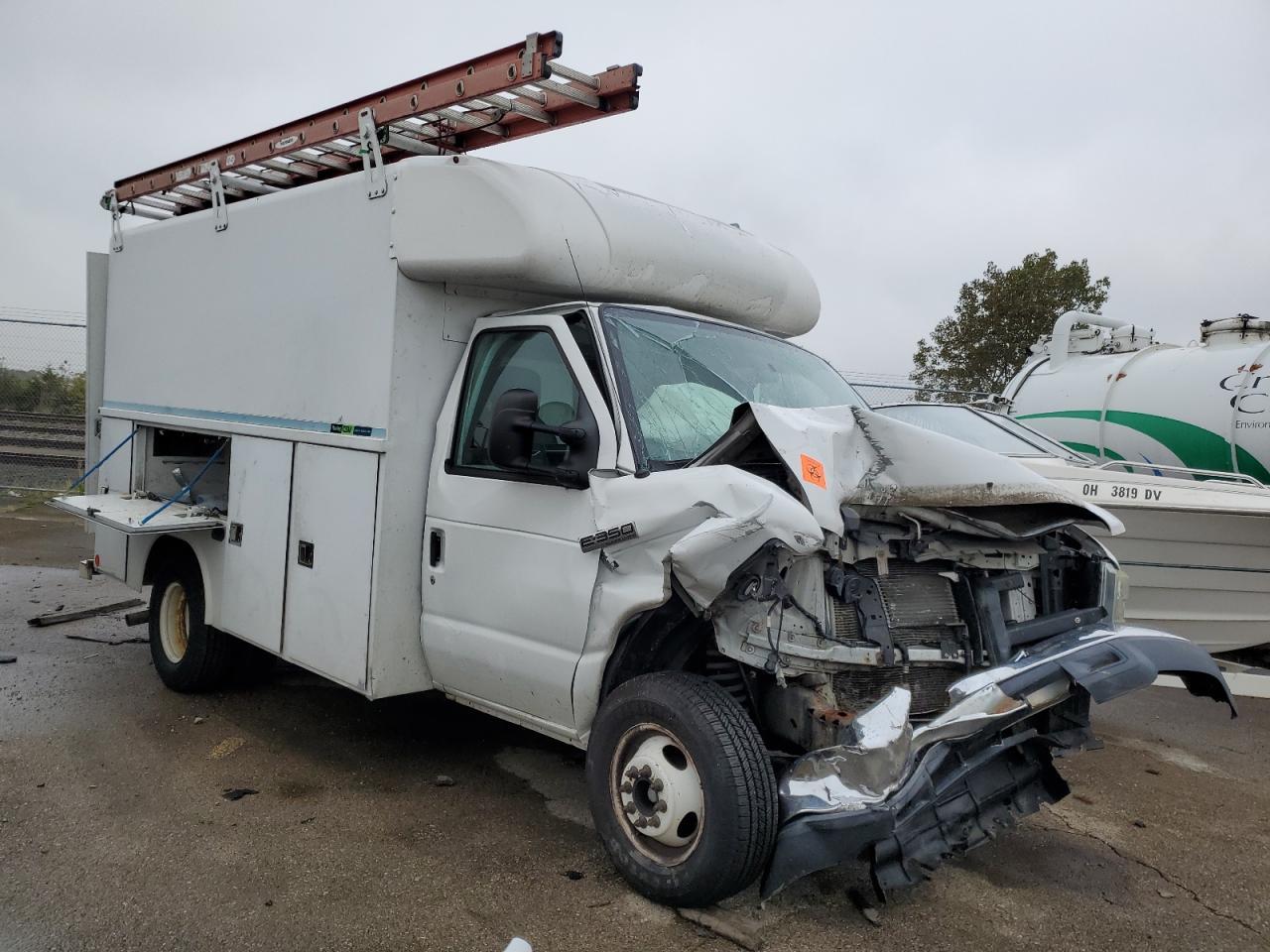 2011 Ford Econoline E350 Super Duty Cutaway Van - Image 4