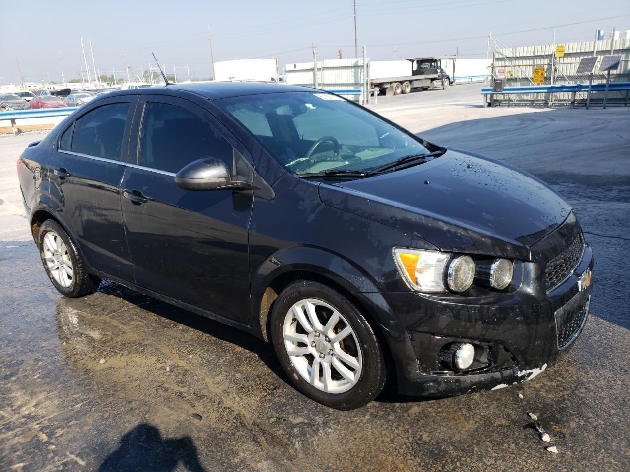 2014 Chevrolet Sonic Lt - Image 4