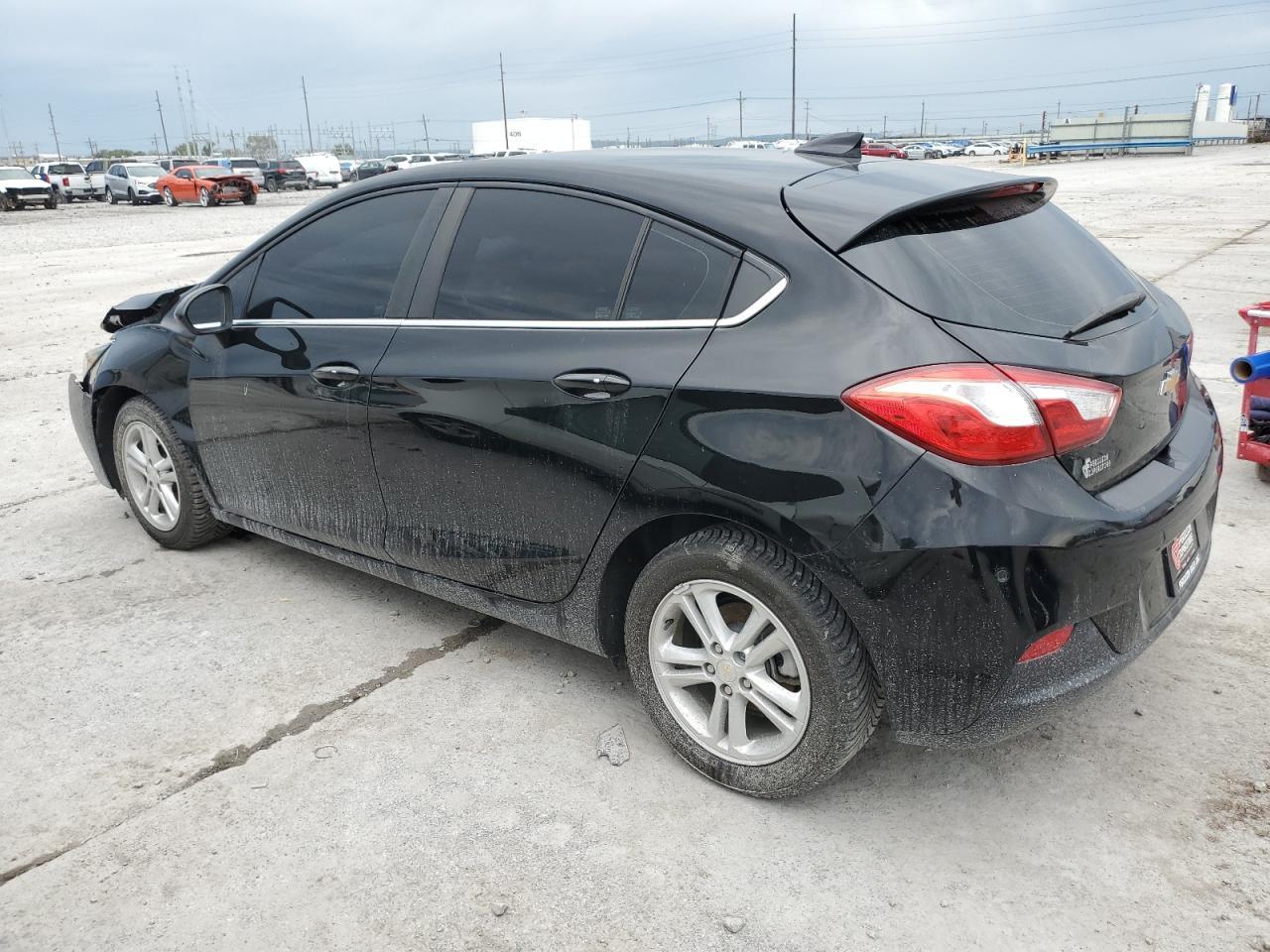 2017 Chevrolet Cruze Lt - Image 2