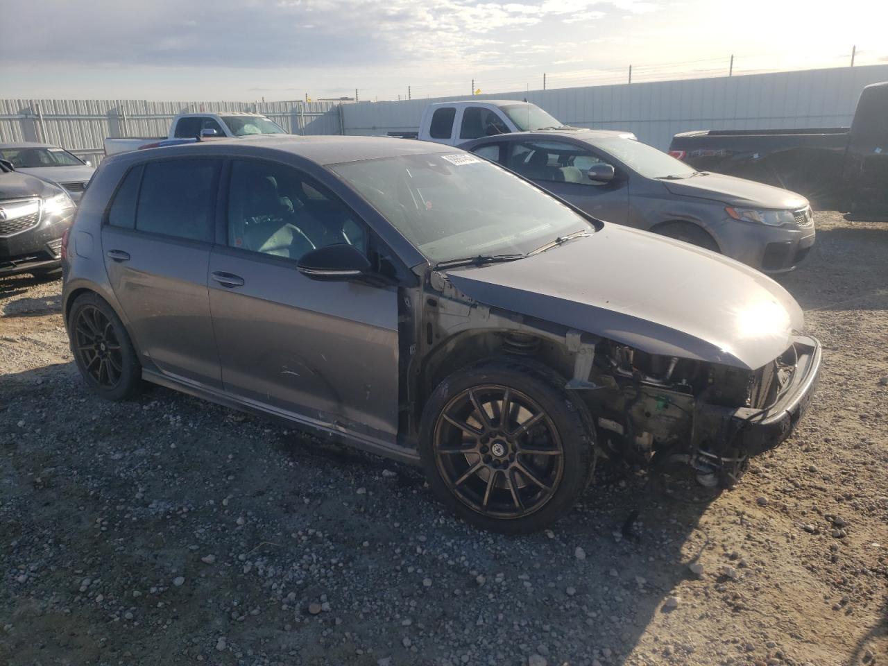 2017 Volkswagen Golf R - Image 4