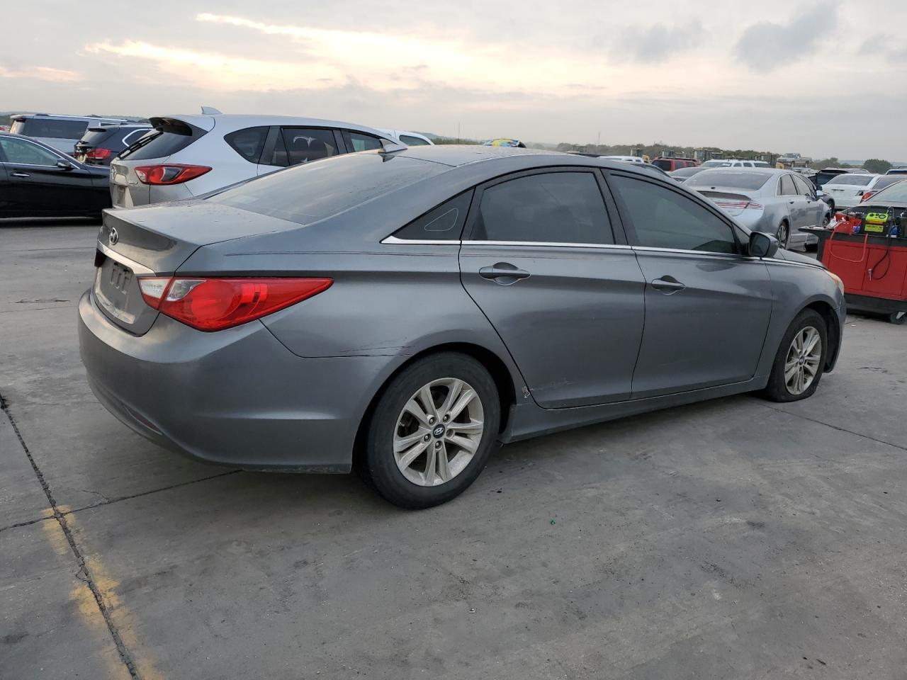 2012 Hyundai Sonata Gls - Image 3