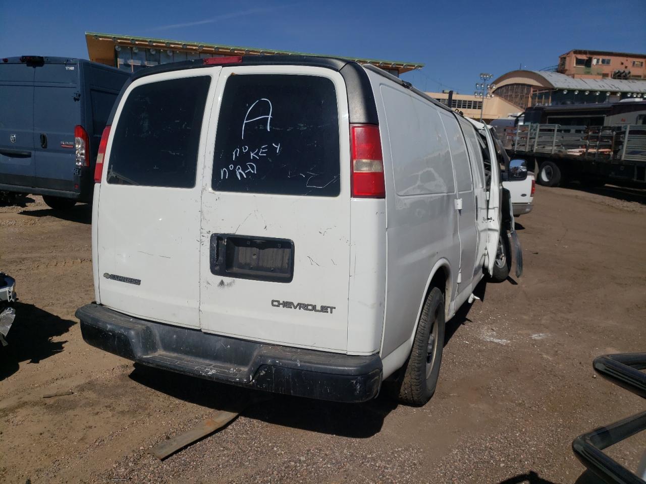 2004 Chevrolet Express G1500 - Фото 3