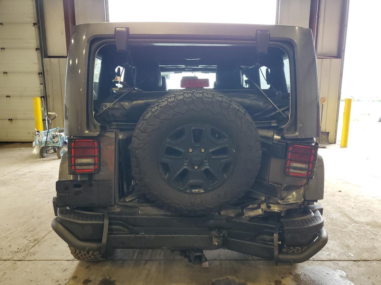 2016 Jeep Wrangler Unlimited Sahara - Фото 6