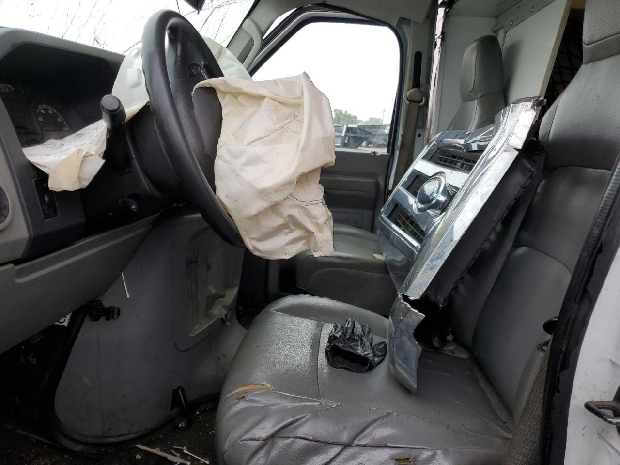 2011 Ford Econoline E350 Super Duty Cutaway Van - Image 7