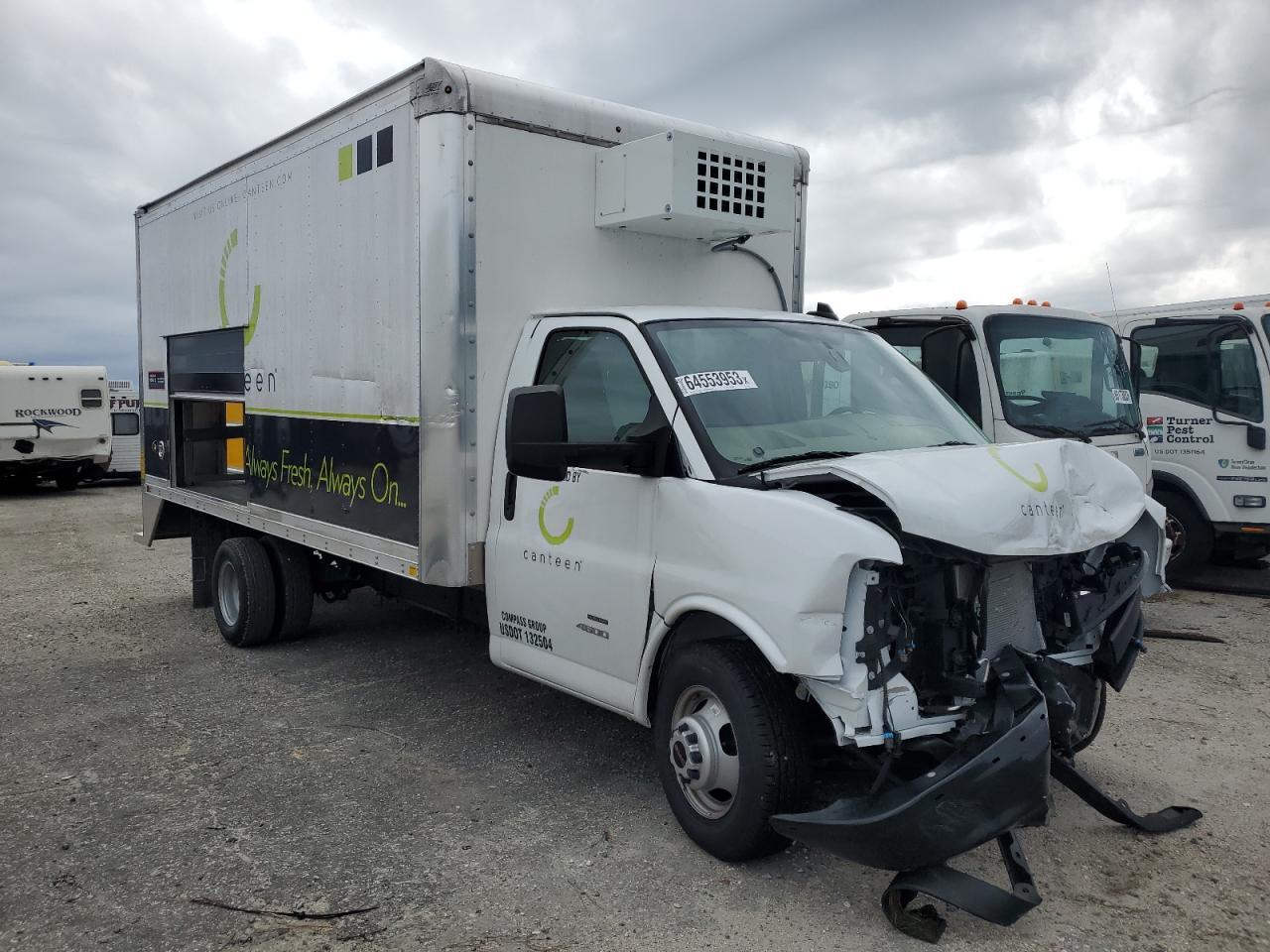 2022 GMC Savana Commercial Cu - Фото 4