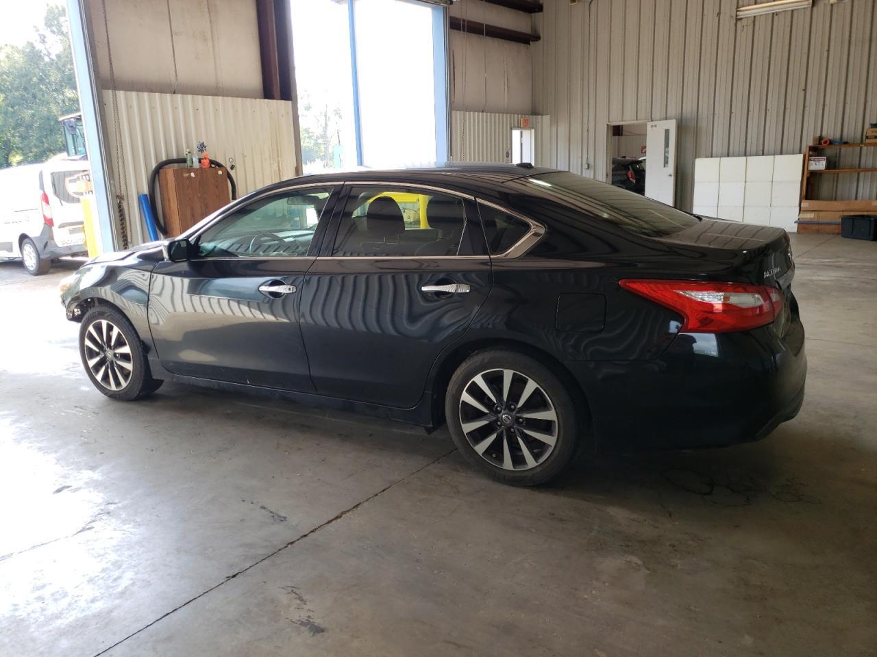 2017 Nissan Altima 2.5 - Фото 2