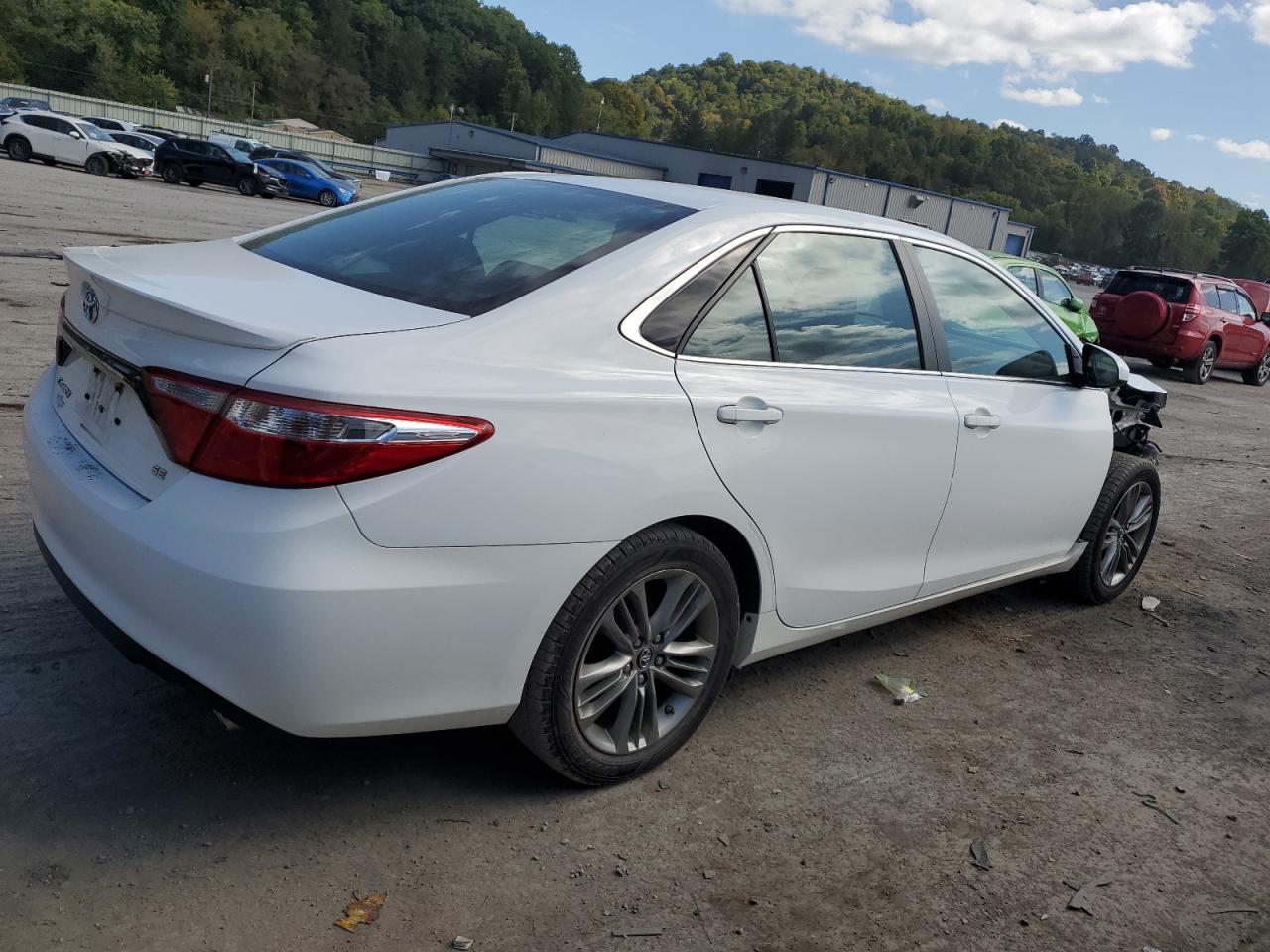 2016 Toyota Camry Le - Фото 3