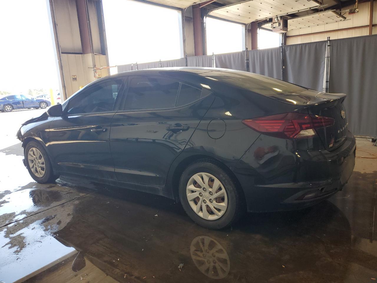 2019 Hyundai Elantra Se - Image 3