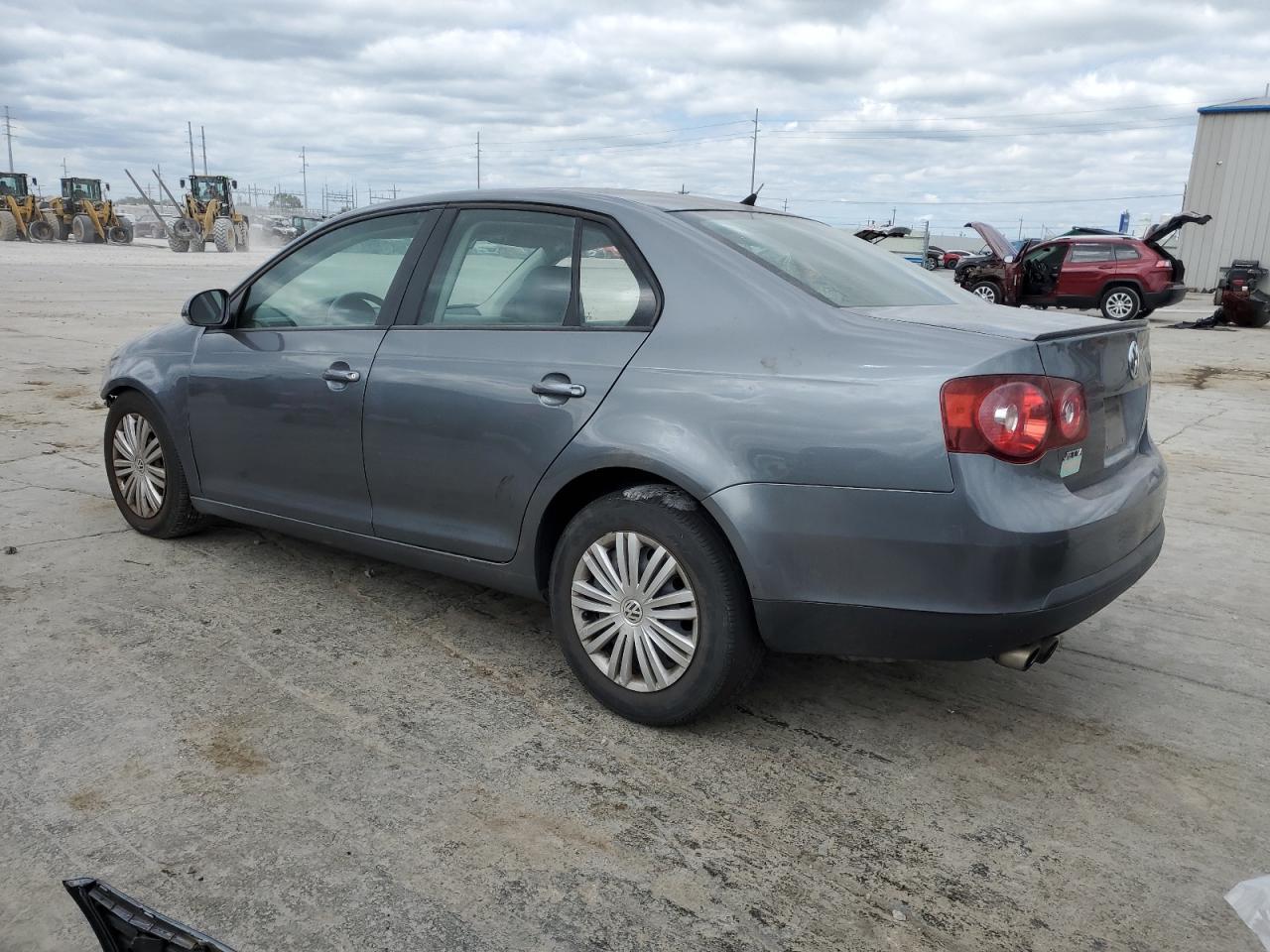 2010 Volkswagen Jetta Limited - Image 2