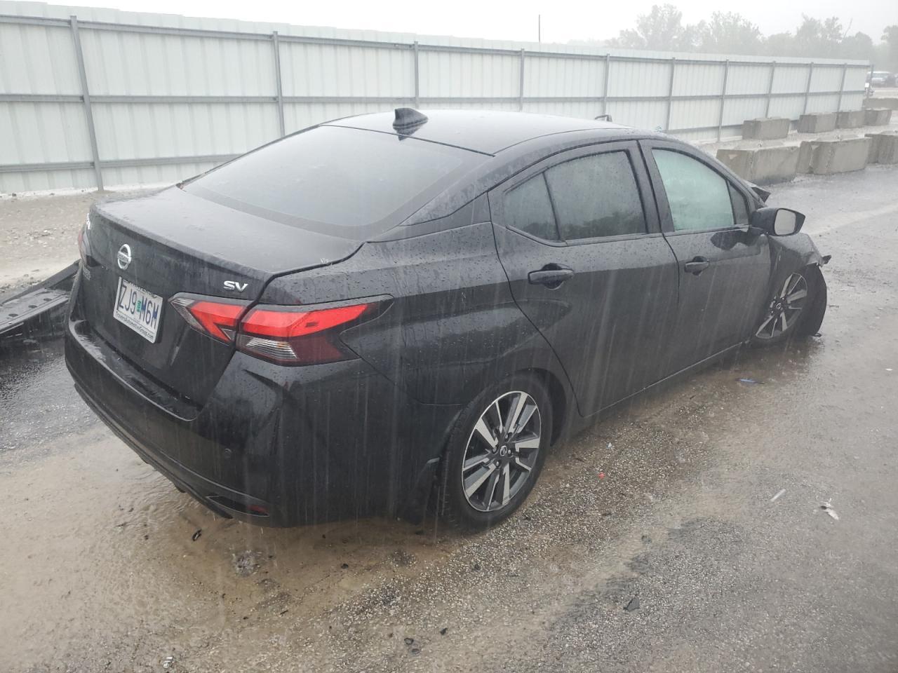 2021 Nissan Versa Sv - Image 3
