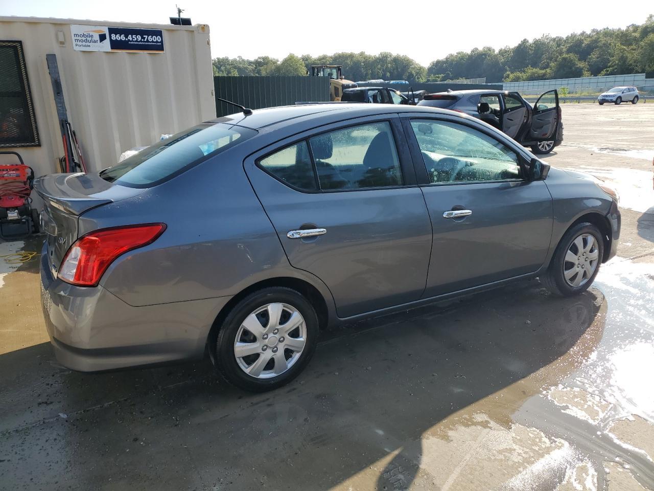 2016 Nissan Versa S - Фото 3
