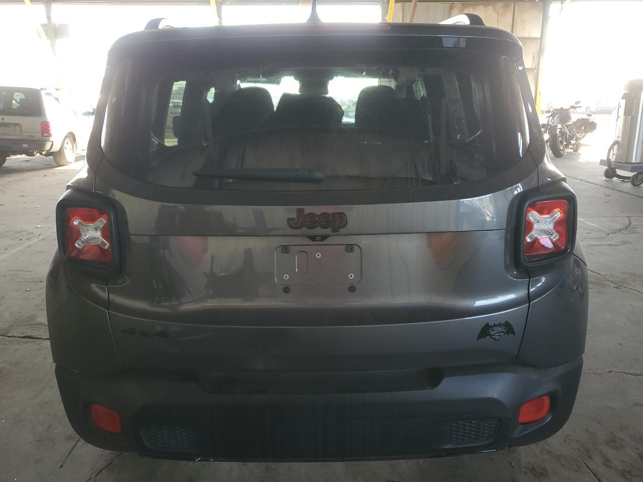 2016 Jeep Renegade Latitude - Image 6