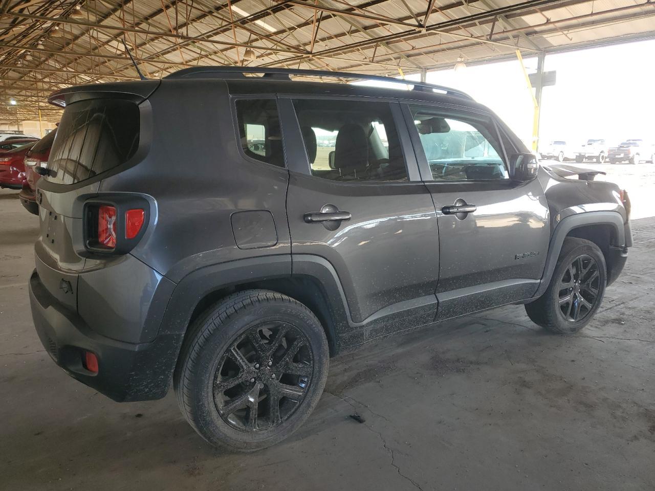 2016 Jeep Renegade Latitude - Image 3