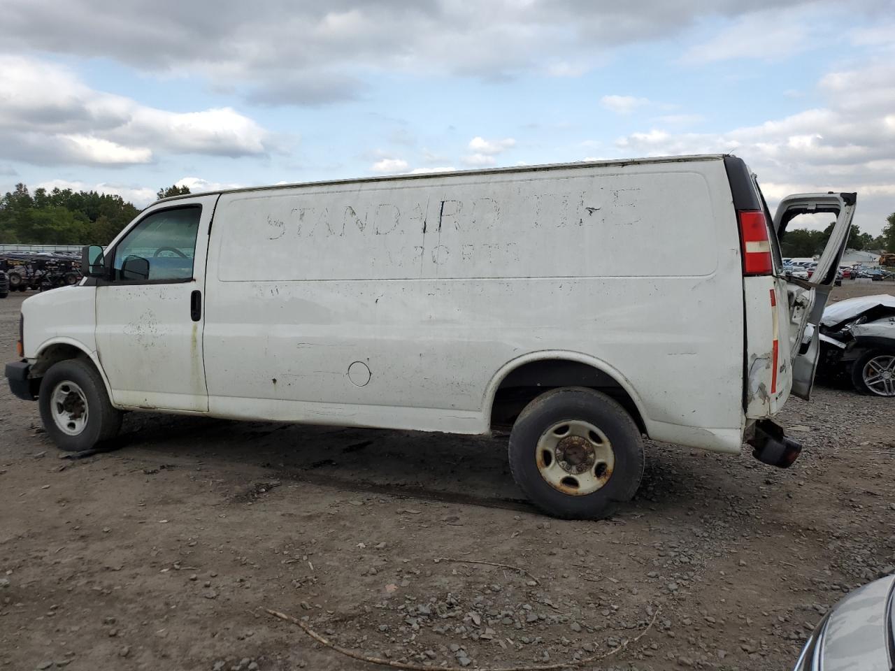 2013 Chevrolet Express G3500 - Фото 2